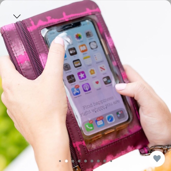 NWT Lug Peekaboo Phone Pouch - Picture 3 of 6